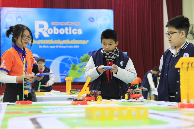 Cuộc thi Robotics tạo ra sân chơi khoa học công nghệ trí tuệ, bổ ích, cạnh tranh lành mạnh cho học sinh.